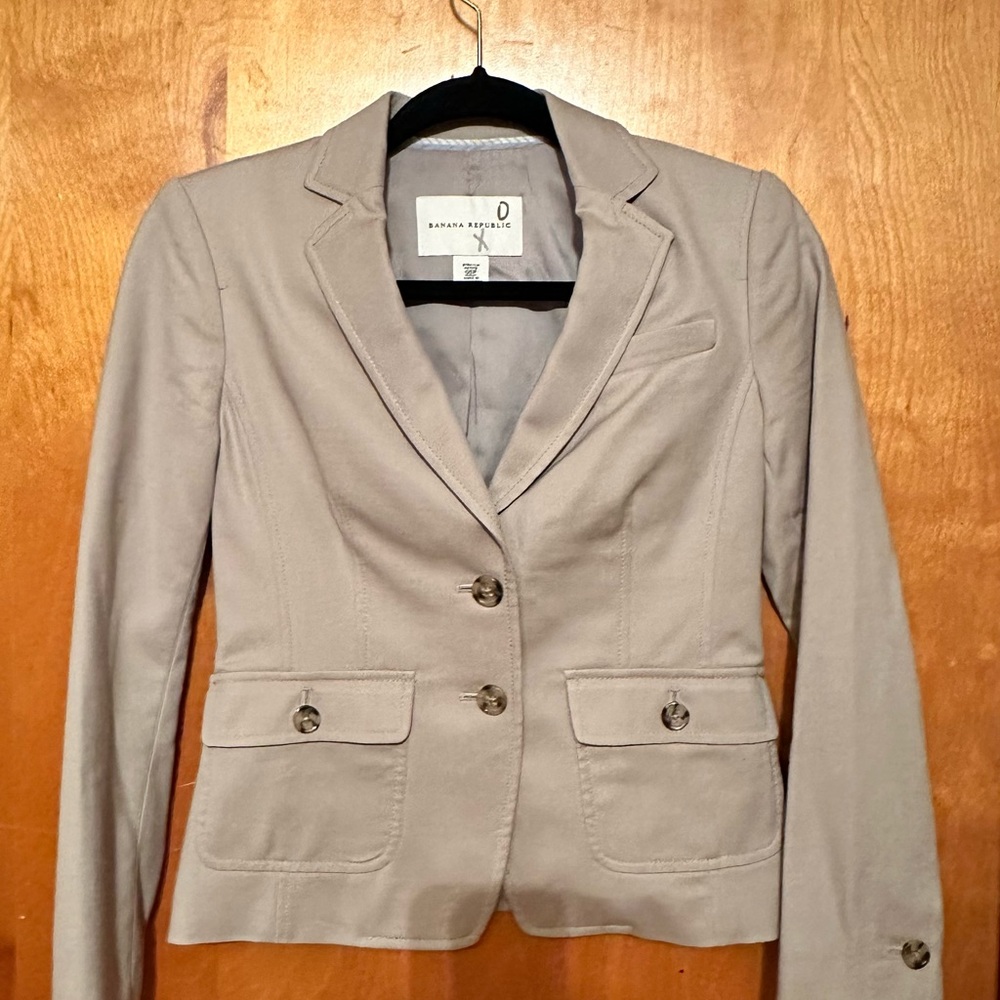 Banana Republic 00P sand blazer.